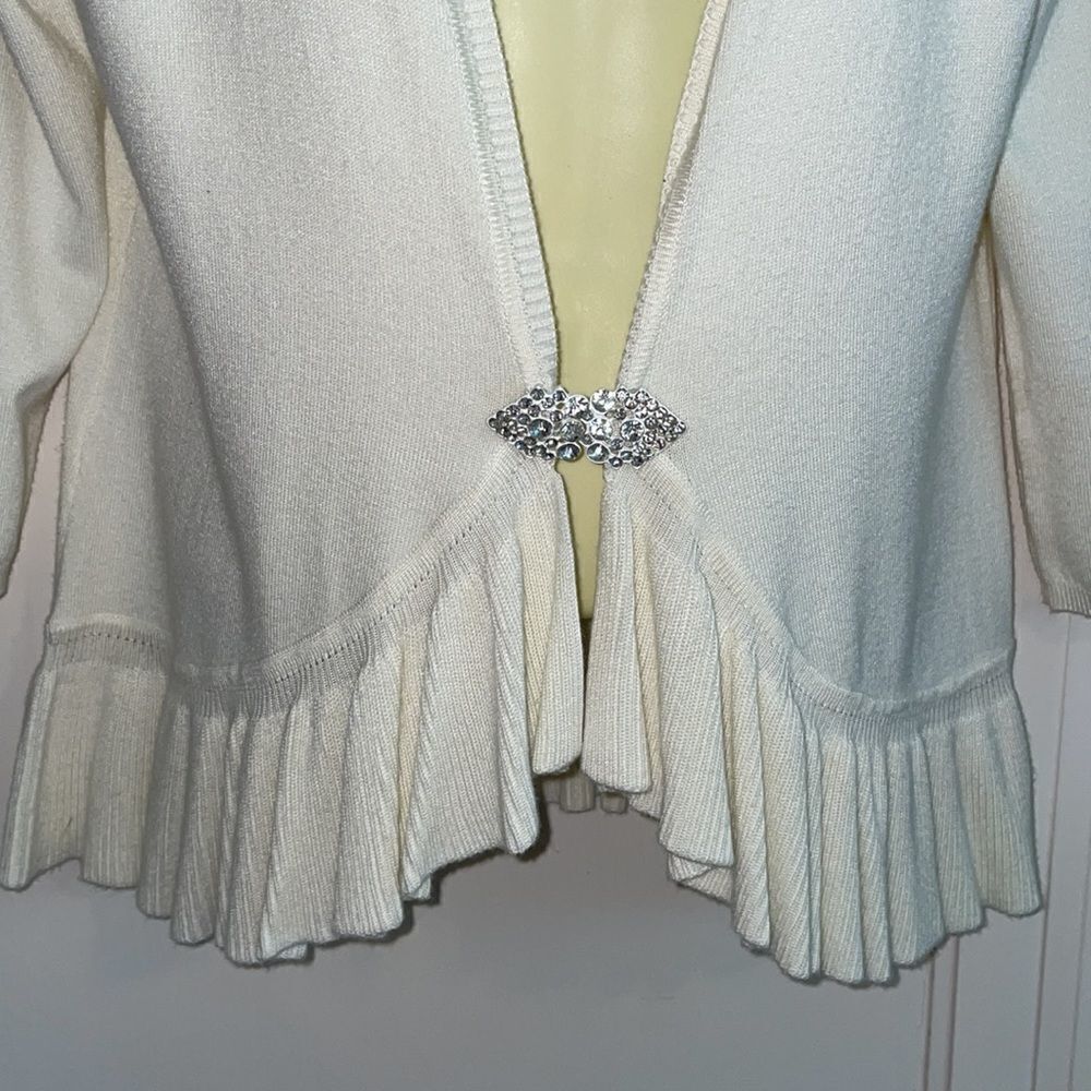 NWT Christina Petite ivory/cream rayon/nylon‎ cardigan sweater/ rhinestone clasp - Picture 3 of 9